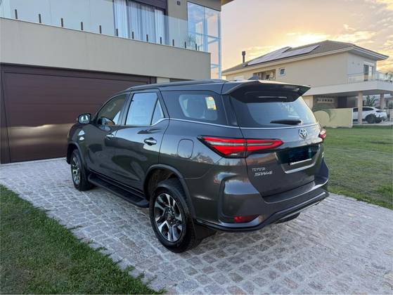 TOYOTA HILUX SW4 2.8 D-4D TURBO DIESEL SRX PLATINUM 4X4 AUTOMÁTICO
